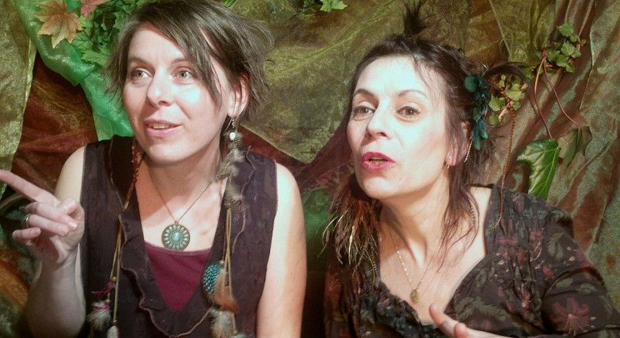 Spectacle de contes "DANS LES PAS DU LOUP" - Les Virevolantes